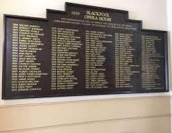 The boards placed in the church of Winter Gardens have listed the names of the renowned personalities of Hollywood like Judy Garland, Bob Hope, and Fr